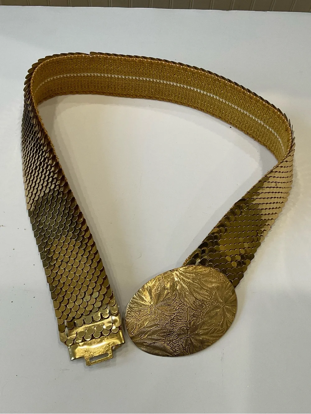 STUNNING VINTAGE GOLD MEDAL WIDE STRETCH BELT